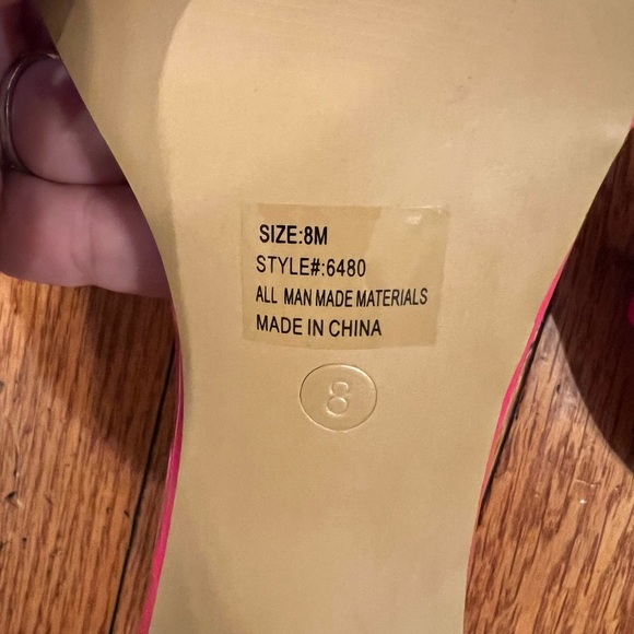 NYC pumps - Picture 3 of 3